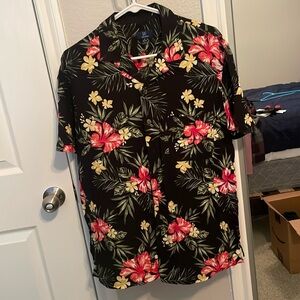 Floral black shirt size M (38-40) Great condition